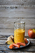 Carrot apple smoothie with ginger