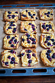Puff pastry with vanilla cream and blueberries