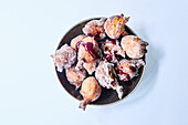 Mutzen almonds with raspberry sauce