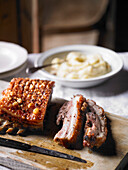 Fenchel-Schweinefleisch mit geröstetem Knoblauchbrei