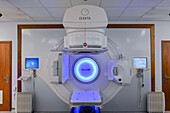 External beam radiotherapy machine