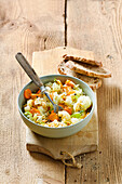 Cauliflower salad with carrots and almonds