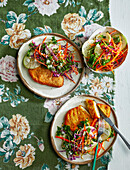 Hähnchenschnitzel mit knusprigem Krautsalat