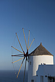 Eine alte Windmühle; Oia, Santorin, Kykladen, Griechische Inseln, Griechenland