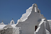 Das Wahrzeichen der weiß getünchten Kirche Panagia Porportiani; Mykonos-Stadt, Mykonos, Kykladen, Griechenland