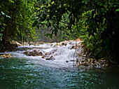 Wasserfall bei Kimbe; West-Neubritannien, Papua-Neuguinea