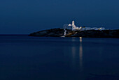 Das Kloster Chrysopiyi im Südosten von Sifnos in der Abenddämmerung; Sifnos, Kykladen, Griechische Inseln, Griechenland