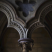 Bogen-Detail aus dem Kirchenschiff der Kathedrale von Ely; Cambridgeshire, England