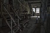 Das Innere der alten, verlassenen Heringsfabrik im Dorf Djupavik; Island