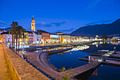 Ufer des Lago Maggiore in der Abenddämmerung; Ascona, Tessin, Schweiz