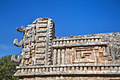 Der Palast, Xlapak, Maya-Ausgrabungsstätte; Yucatan, Mexiko