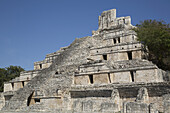 Struktur mit fünf Stockwerken (Pisos), archäologische Maya-Stätte Edzna; Campeche, Mexiko