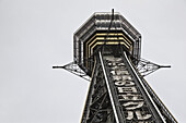 Tsutenkaku-Turm; Osaka, Japan