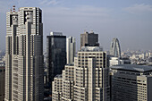 Skyline von Wolkenkratzern; Tokio, Japan