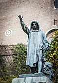 Statue von Cola Di Rienzo von Girolamo Masini, errichtet 1877 in der Nähe des Kapitolshügels, wo er getötet wurde; Rom, Italien