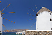 Traditionelle Windmühlen; Chora, Mykonos, Griechenland