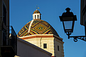 Schöne Mosaike an der Kuppel der Kirche St. Michael; Alghero, Sardinien, Italien