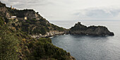 Blick auf die Amalfiküste; Amalfi, Italien