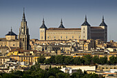 Historische Gebäude in einem Stadtbild der Kaiserstadt Toledo; Toledo, Kastilien-La Mancha, Spanien