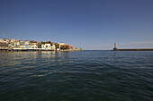 Venezianischer Hafen, Leuchtturm, Cafés am Wasser und Altstadt