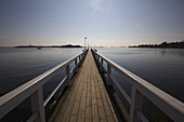 Seebrücke im Stadtpark an der Ostseeküste