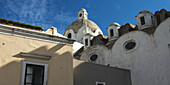 Vielfältige Architektur der Gebäude; Capri, Kampanien, Italien