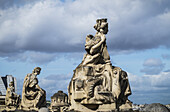 Statuen auf dem Dach des Musee D'Orsay; Paris, Frankreich