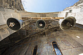 Glocken der Mariä-Entschlafenskirche im Vardzia-Höhlenkloster; Meschetien, Georgien