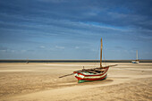 Dhow am Vilanculos-Strand bei Ebbe, Bazaruto-Archipel; Mosambik