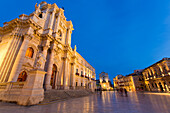 Piazza Duomo and Cathedral of Syracuse at dusk; Syracuse, Sicily, Ortigia, Italy