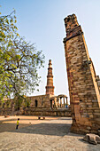 Die historische Sehenswürdigkeit Qutub Minar; Delhi, Indien
