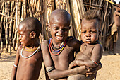 Arbore-Kinder im Dorf Arbore, Omo-Tal; Region der Nationalitäten und Völker des Südens, Äthiopien