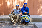 Sudanesische Frau und Junge; Kerma, Nordstaat, Sudan