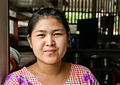 Porträt einer jungen birmanischen Frau; Yawngshwe, Shan-Staat, Myanmar