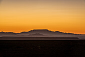 Sonnenaufgang in Aluvlei, Namib-Naukluft-Nationalpark; Namibia