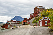 Kennecott Copper Mine, eine von 1903 bis 1938 aktive Kupfermine. Heute ist sie ein Nationalpark und viele der Gebäude werden restauriert; McCarthy, Alaska, Vereinigte Staaten von Amerika