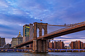 Brooklyn Bridge, Manhattan; New York City, New York, Vereinigte Staaten von Amerika