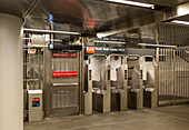 Ausgang der Subway-Station zum World Trade Center; New York City, New York, Vereinigte Staaten von Amerika