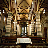 Innenraum der Kirche, San Lorenzo, Vicenza, Venetien, Italien