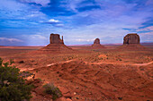 Sandstein-Felsformationen, Monument Valley, Monument Valley Navajo Tribal Park, Arizona, USA