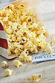Popcorn und Kinokarten