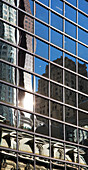 Modernes Gebäude mit Reflektionen, Yonge Street, Toronto, Ontario, Kanada