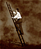Geschäftsmann klettert auf Leiter