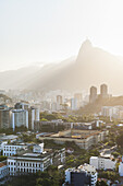 Blick auf den Botofogo mit dem Corcovado im Hintergrund, Rio de Janeiro, Brasilien