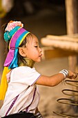Langhalsiger Dorfbewohner; Chiang Mai, Thailand