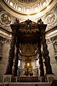 Das Innere der Peterskirche; Vatikanstadt, Rom, Italien