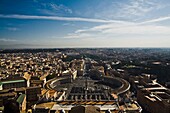 Blick aus hohem Winkel über den Petersplatz; Vatikanstadt, Italien
