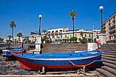 Fischerboote auf der Piazzale Batteria Masotto; Messina, Sizilien, Italien