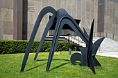 Drei Bögen von Alexander Calder außerhalb des Munson-Williams-Proctor Arts Institute; Utica, New York, USA