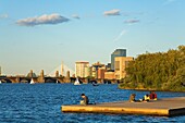 Esplanade Bootsanleger und Charles River; Boston, Massachusetts, USA